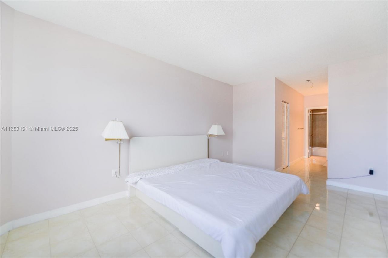 1950 S Ocean Dr, Unit 21F, Hallandale Beach, FL 33009 Photo