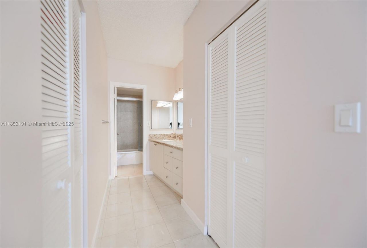 1950 S Ocean Dr, Unit 21F, Hallandale Beach, FL 33009 Photo