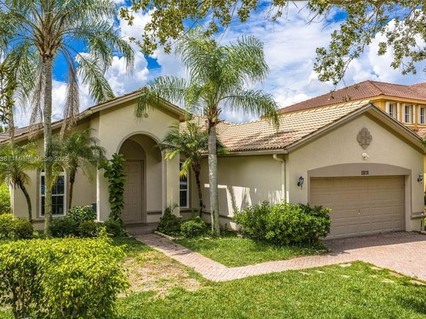 19138 Stonebrook St, Weston, FL 33332
