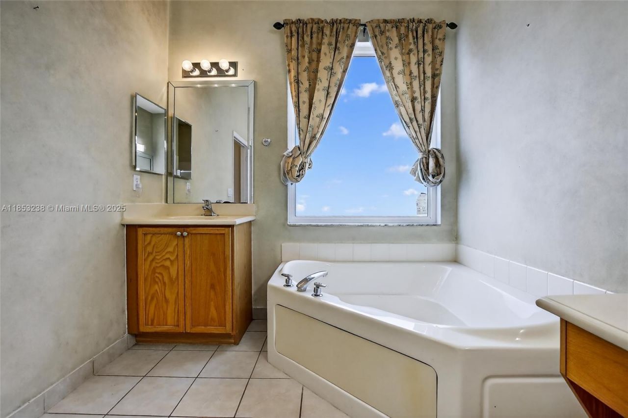 19138 Stonebrook St, Weston, FL 33332 Photo