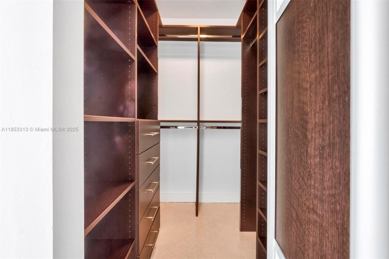 3131 NE 188th St, Unit 1-1212, Aventura, FL 33180 Photo