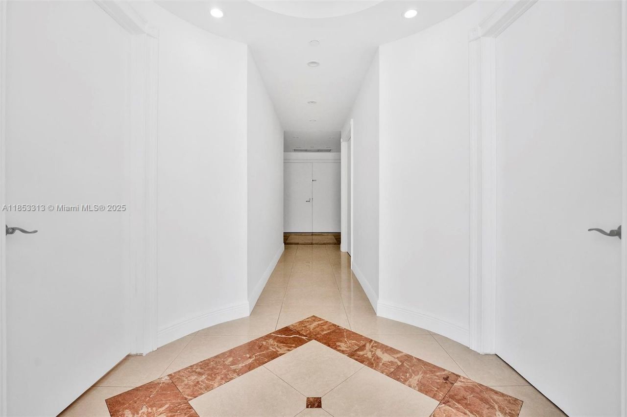 3131 NE 188th St, Unit 1-1212, Aventura, FL 33180 Photo