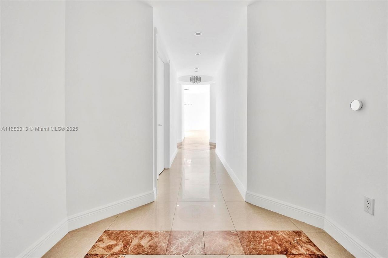 3131 NE 188th St, Unit 1-1212, Aventura, FL 33180 Photo