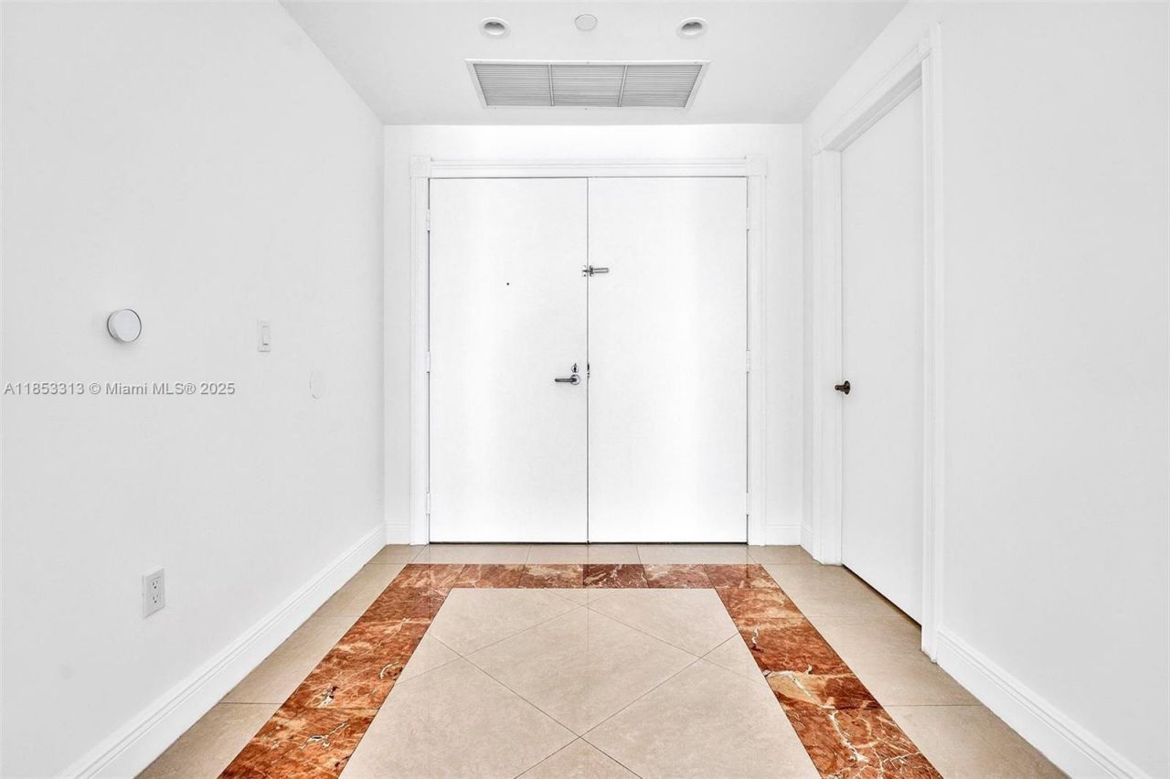 3131 NE 188th St, Unit 1-1212, Aventura, FL 33180 Photo