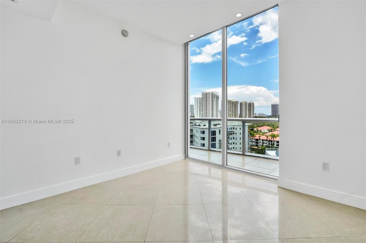 3131 NE 188th St, Unit 1-1212, Aventura, FL 33180 Photo