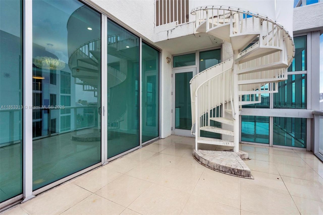 3131 NE 188th St, Unit 1-1212, Aventura, FL 33180 Photo