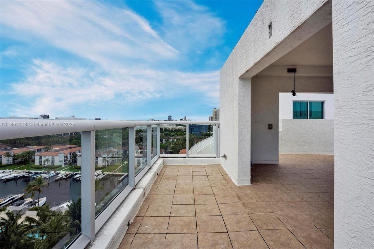 3131 NE 188th St, Unit 1-1212, Aventura, FL 33180 Photo