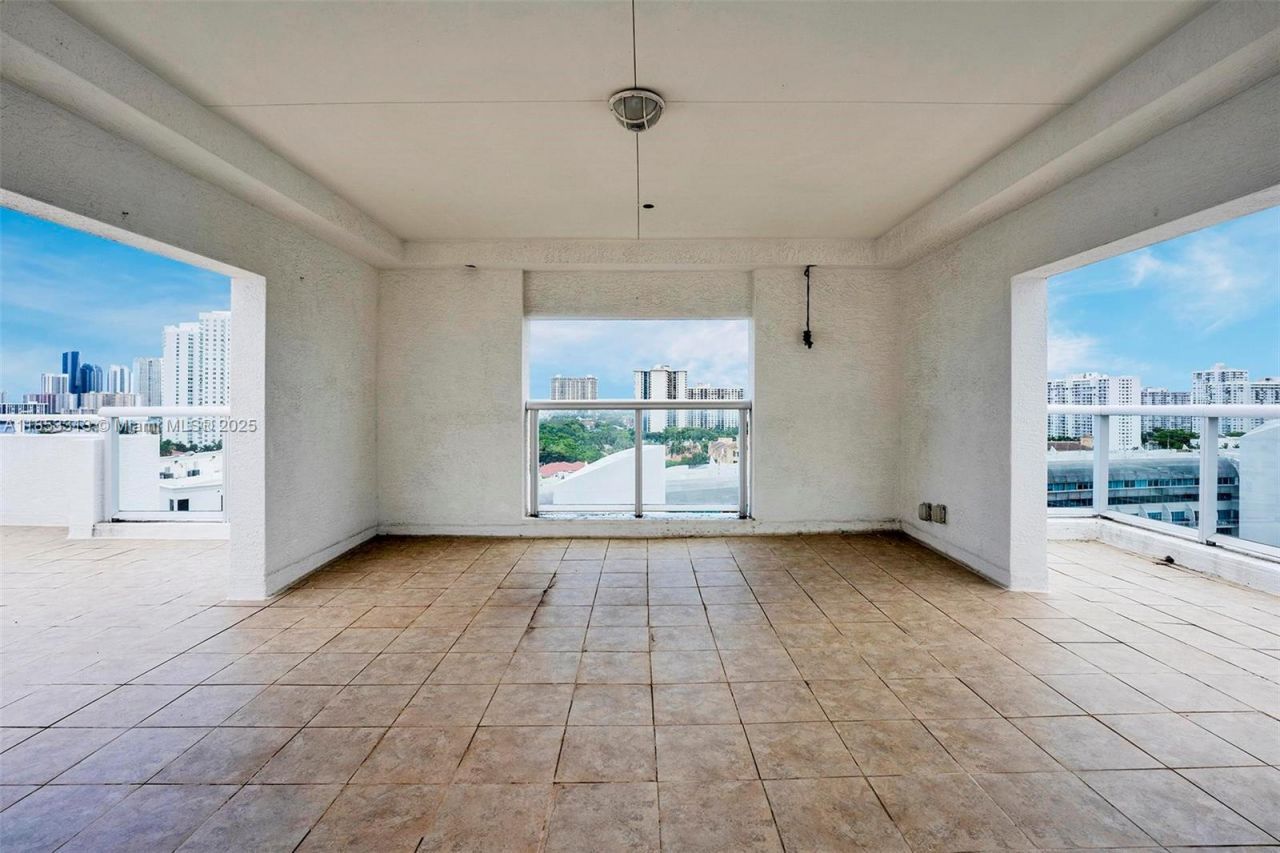 3131 NE 188th St, Unit 1-1212, Aventura, FL 33180 Photo