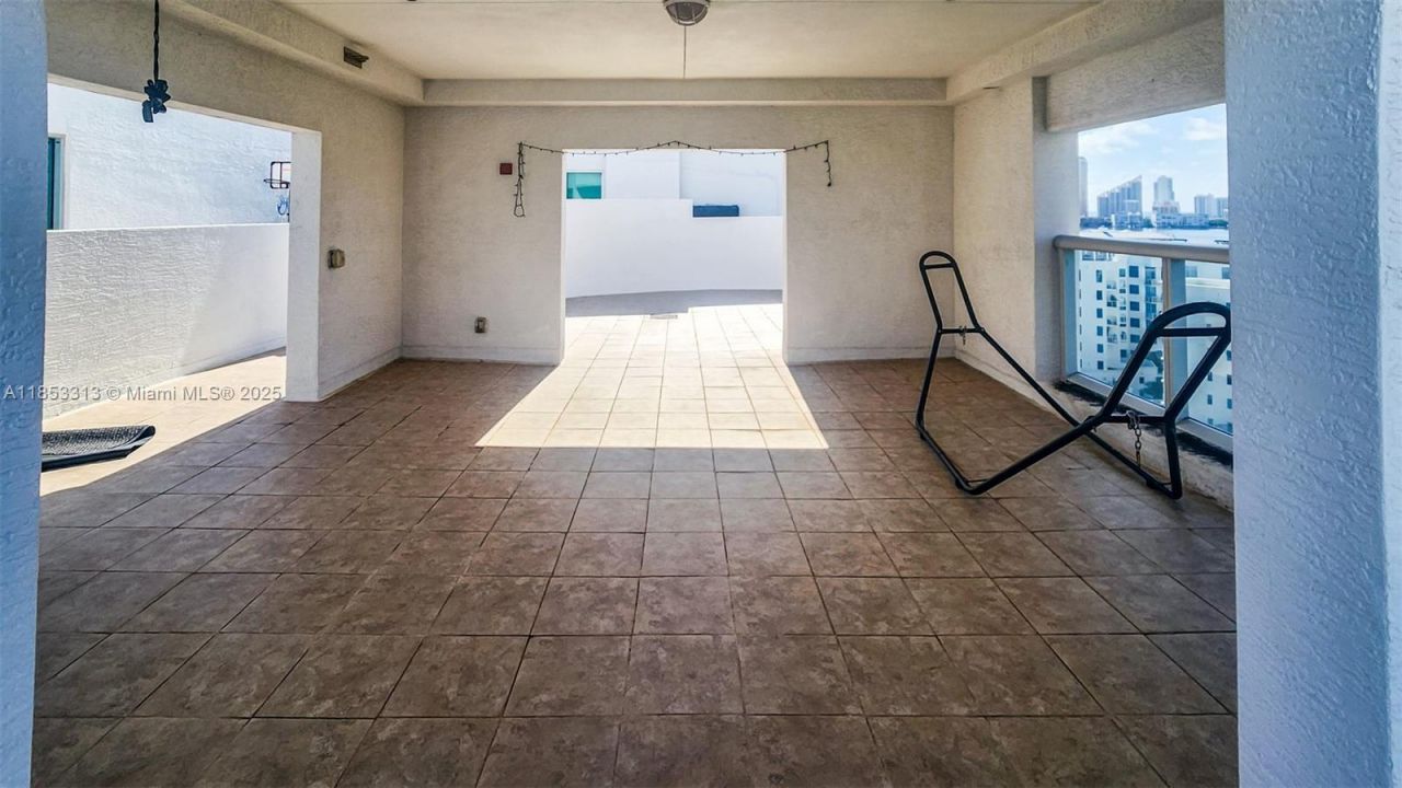 3131 NE 188th St, Unit 1-1212, Aventura, FL 33180 Photo