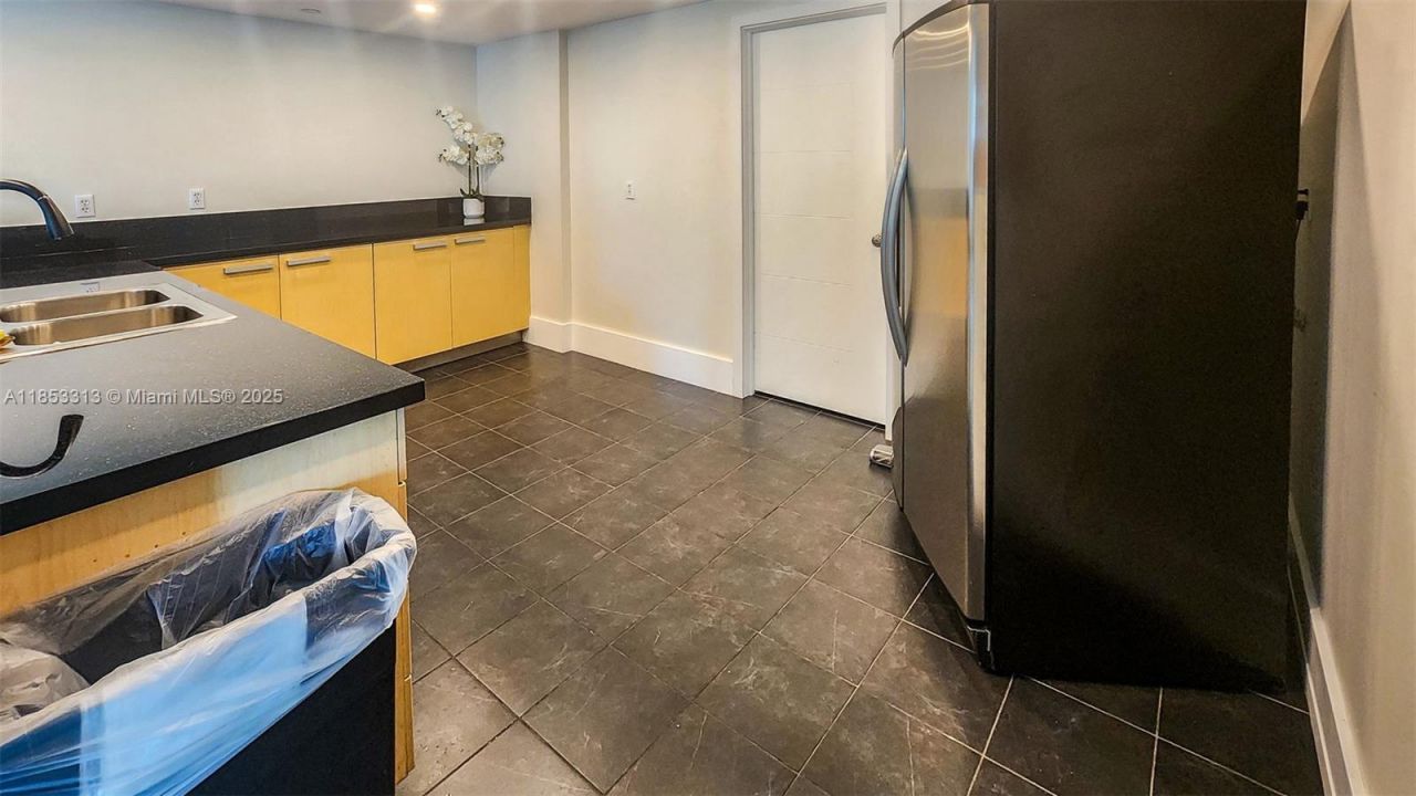 3131 NE 188th St, Unit 1-1212, Aventura, FL 33180 Photo