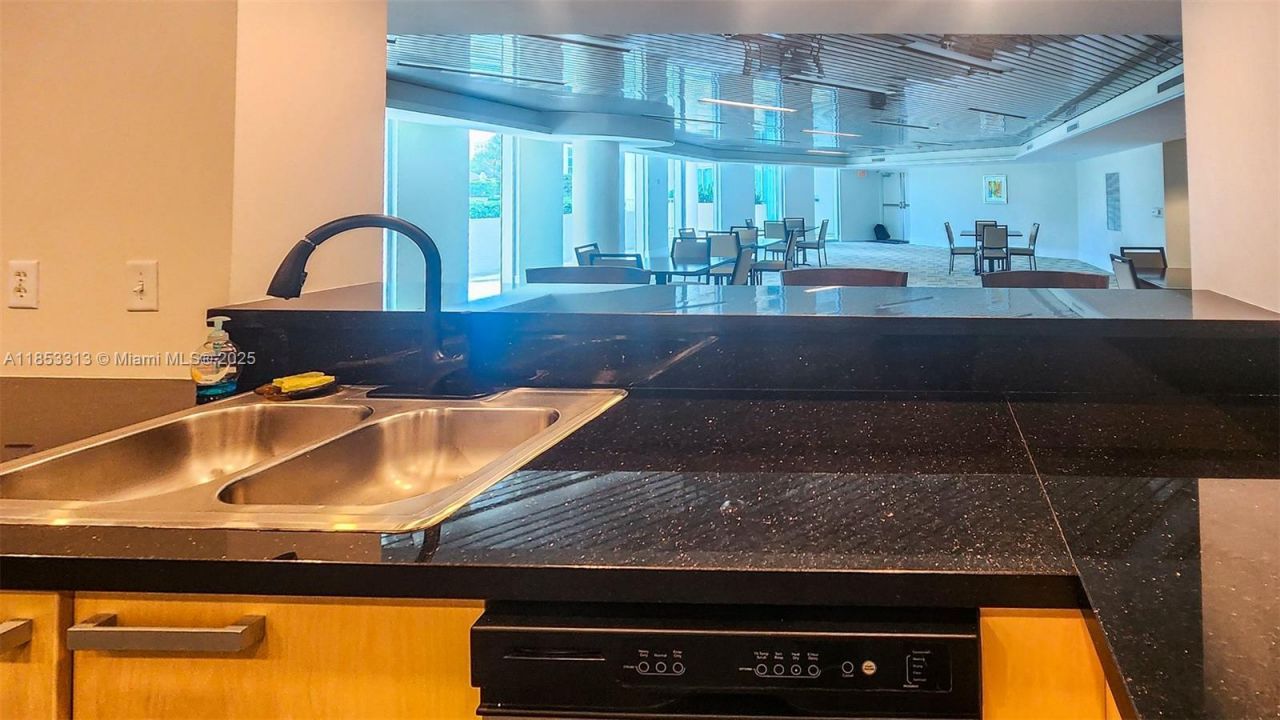 3131 NE 188th St, Unit 1-1212, Aventura, FL 33180 Photo