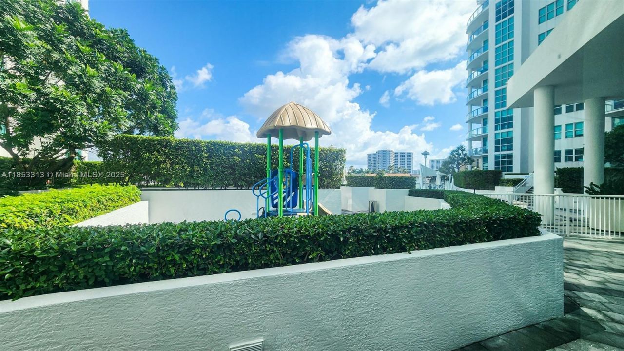 3131 NE 188th St, Unit 1-1212, Aventura, FL 33180 Photo