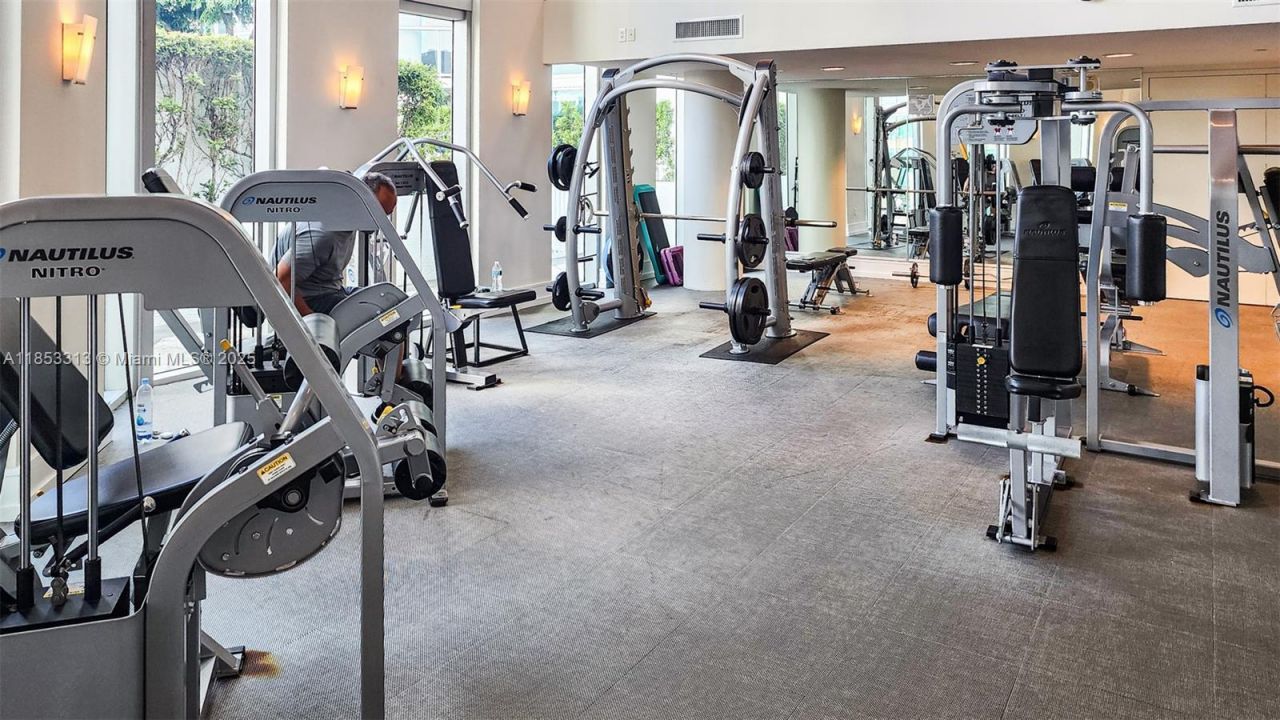 3131 NE 188th St, Unit 1-1212, Aventura, FL 33180 Photo