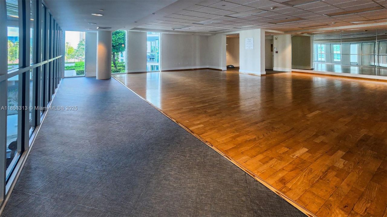 3131 NE 188th St, Unit 1-1212, Aventura, FL 33180 Photo