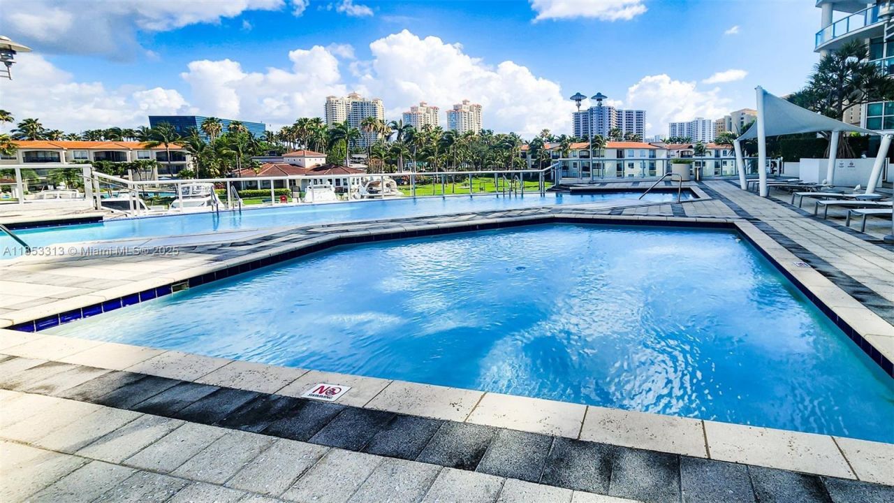 3131 NE 188th St, Unit 1-1212, Aventura, FL 33180 Photo