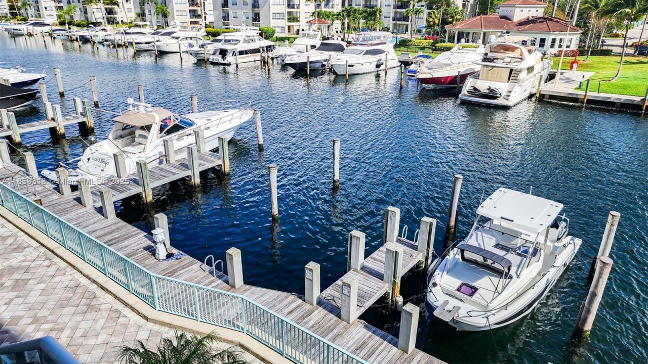 3131 NE 188th St, Unit 1-1212, Aventura, FL 33180 Photo