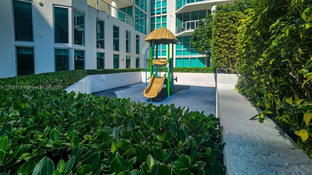 3131 NE 188th St, Unit 1-1212, Aventura, FL 33180 Photo