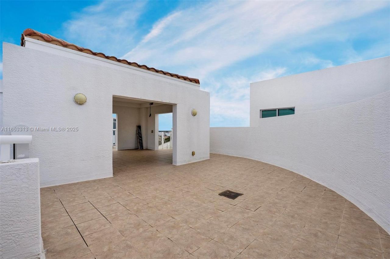 3131 NE 188th St, Unit 1-1212, Aventura, FL 33180 Photo