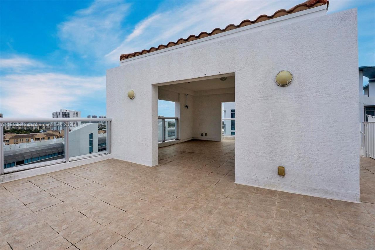 3131 NE 188th St, Unit 1-1212, Aventura, FL 33180 Photo