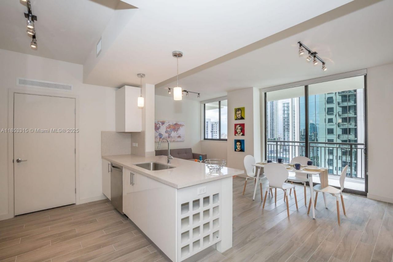 999 SW 1st Ave, Unit 1715, Miami, FL 33130 Photo