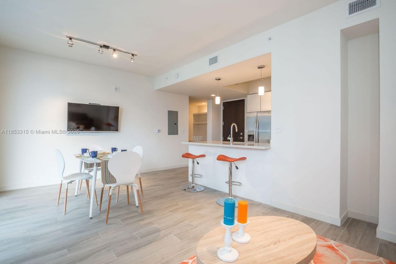 999 SW 1st Ave, Unit 1715, Miami, FL 33130 Photo