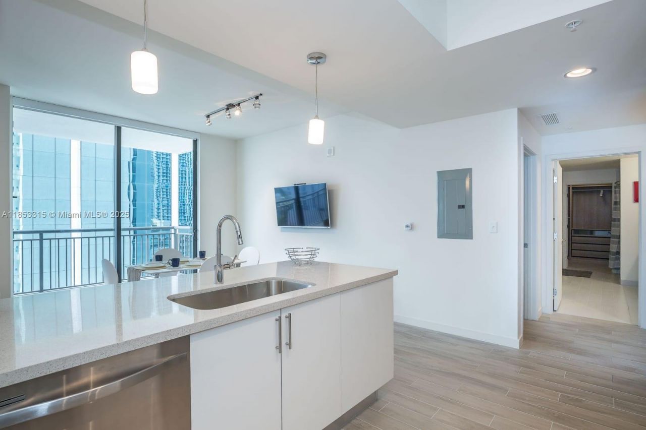999 SW 1st Ave, Unit 1715, Miami, FL 33130 Photo
