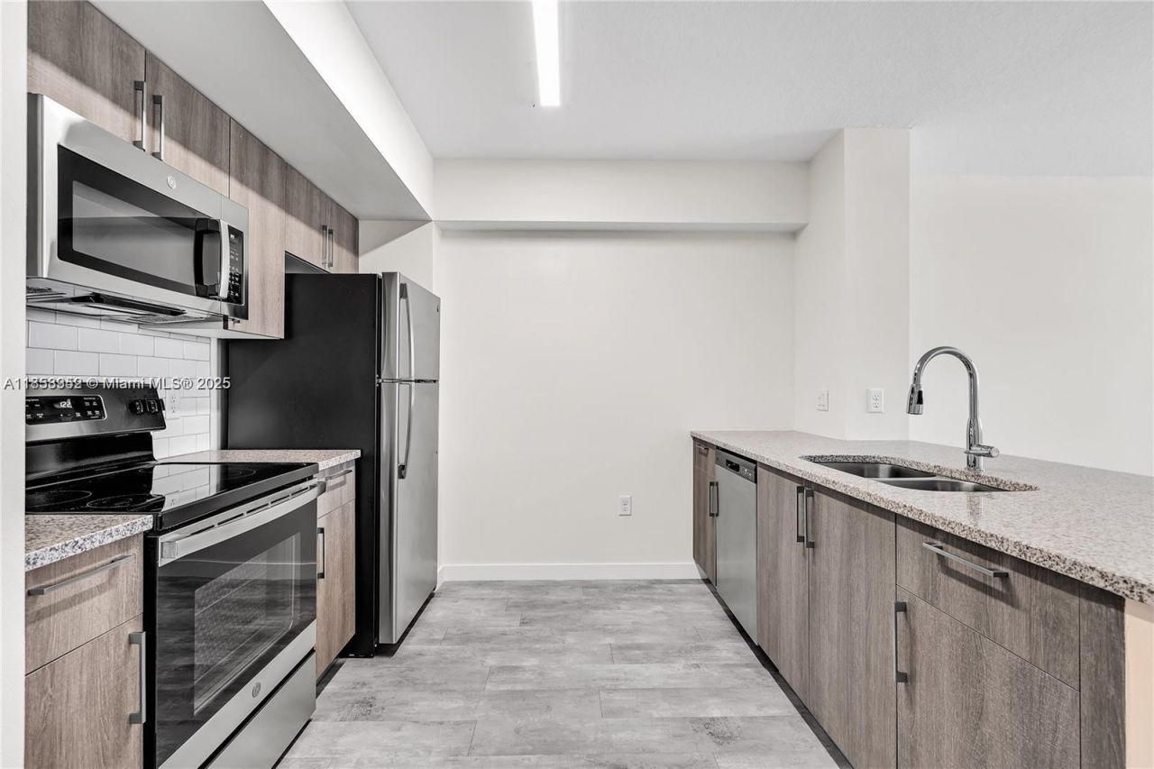 400 NW 112th Ave, Unit 718, Sweetwater, FL 33172 Photo