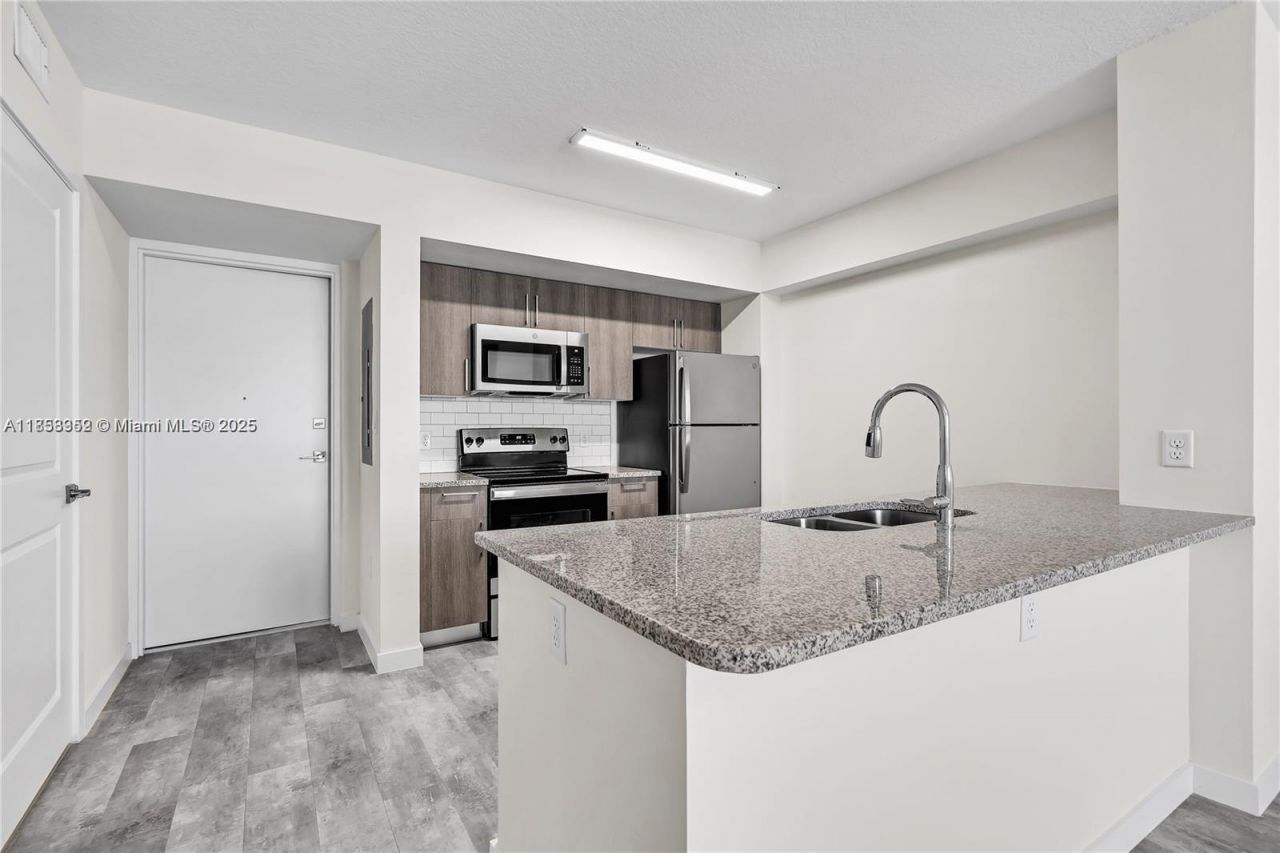 400 NW 112th Ave, Unit 718, Sweetwater, FL 33172 Photo