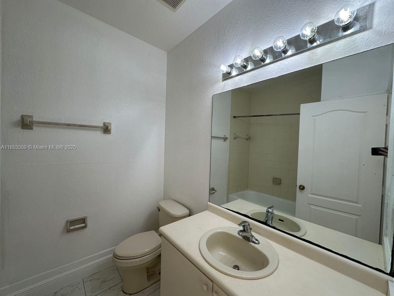 1568 SE 26th St, Unit 200, Homestead, FL 33035 Photo