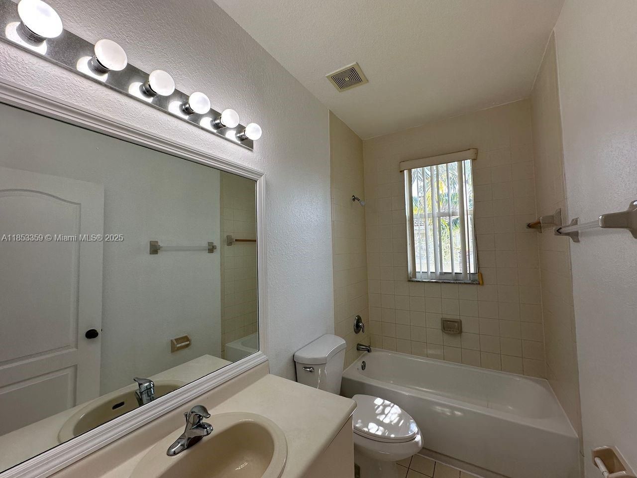 1568 SE 26th St, Unit 200, Homestead, FL 33035 Photo