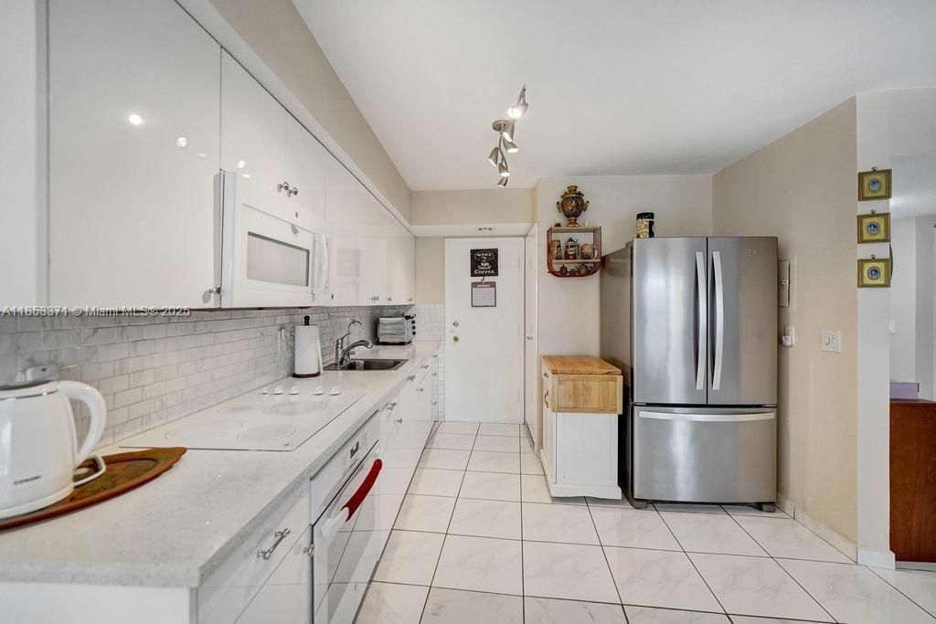 200 Diplomat Pkwy, Unit 423, Hallandale Beach, FL 33009 Photo