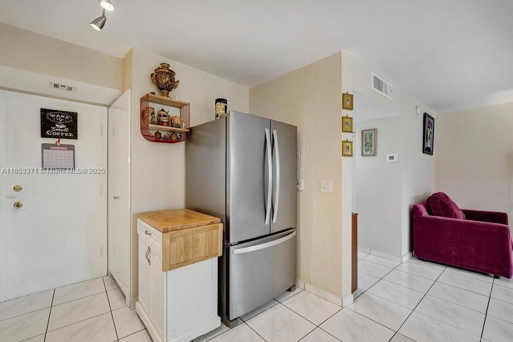 200 Diplomat Pkwy, Unit 423, Hallandale Beach, FL 33009 Photo