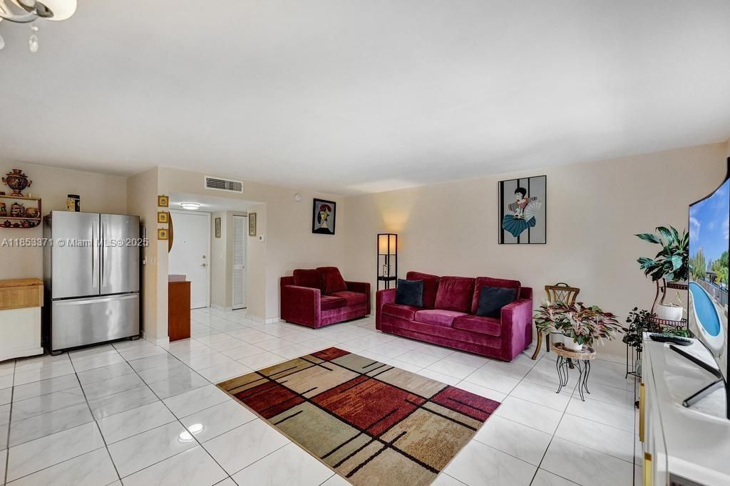 200 Diplomat Pkwy, Unit 423, Hallandale Beach, FL 33009 Photo