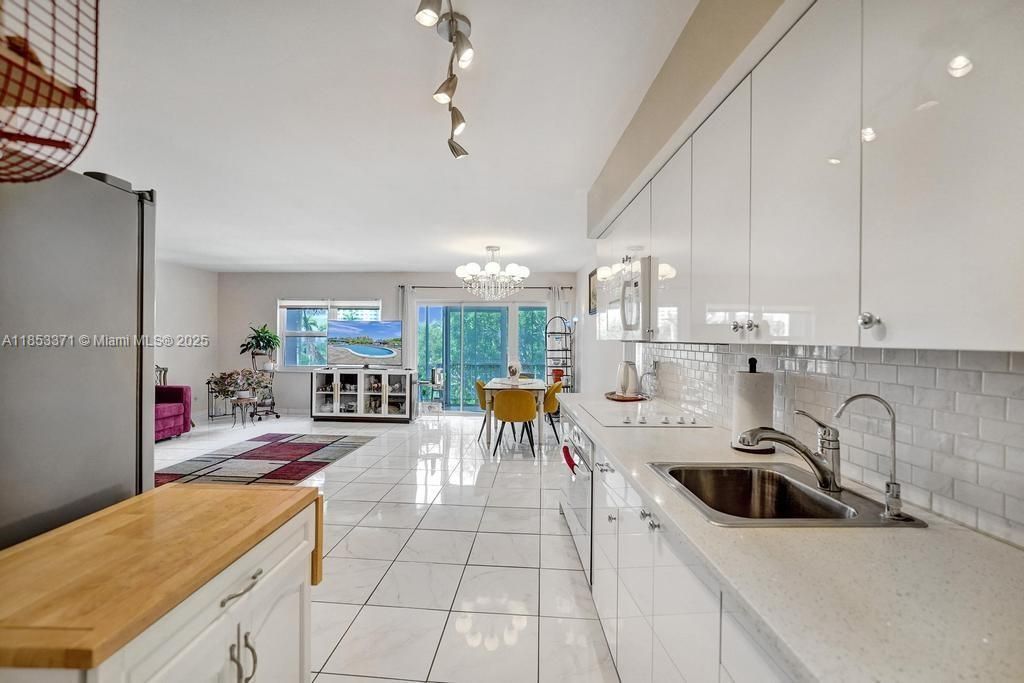 200 Diplomat Pkwy, Unit 423, Hallandale Beach, FL 33009 Photo