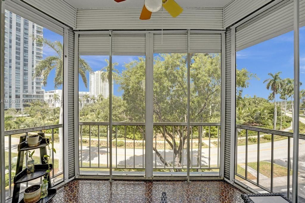 200 Diplomat Pkwy, Unit 423, Hallandale Beach, FL 33009 Photo