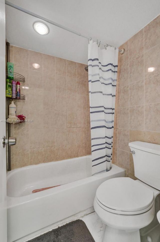 200 Diplomat Pkwy, Unit 423, Hallandale Beach, FL 33009 Photo