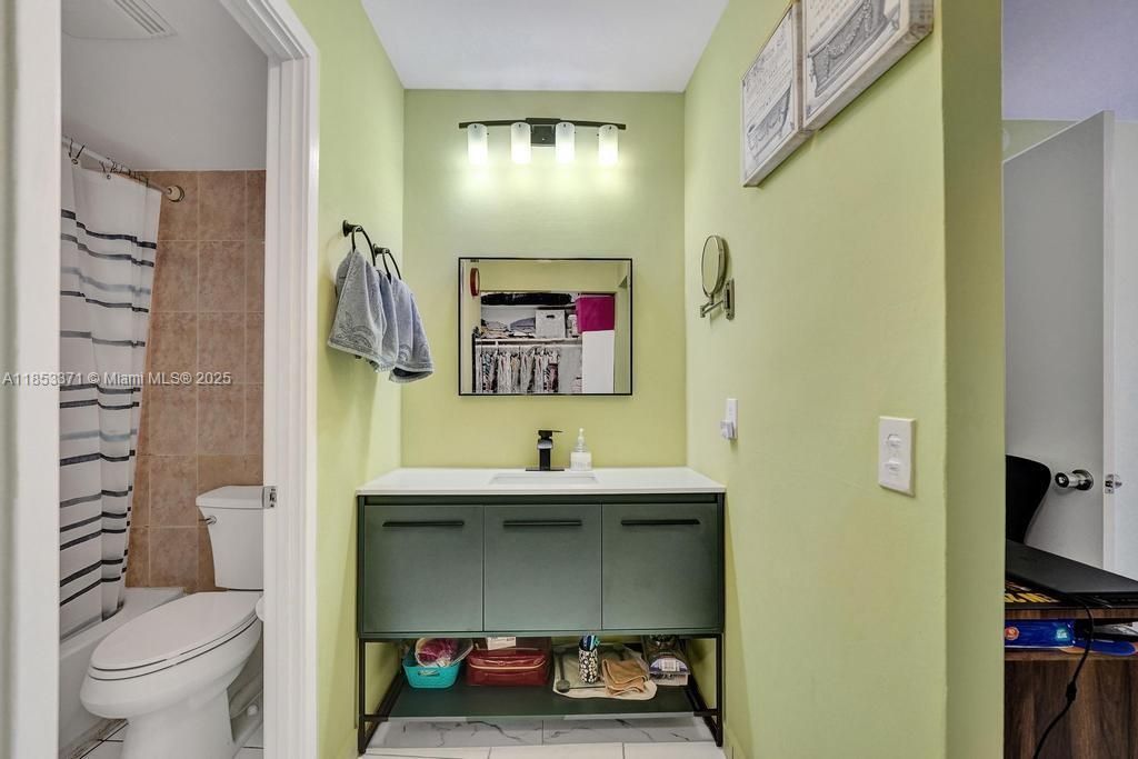 200 Diplomat Pkwy, Unit 423, Hallandale Beach, FL 33009 Photo