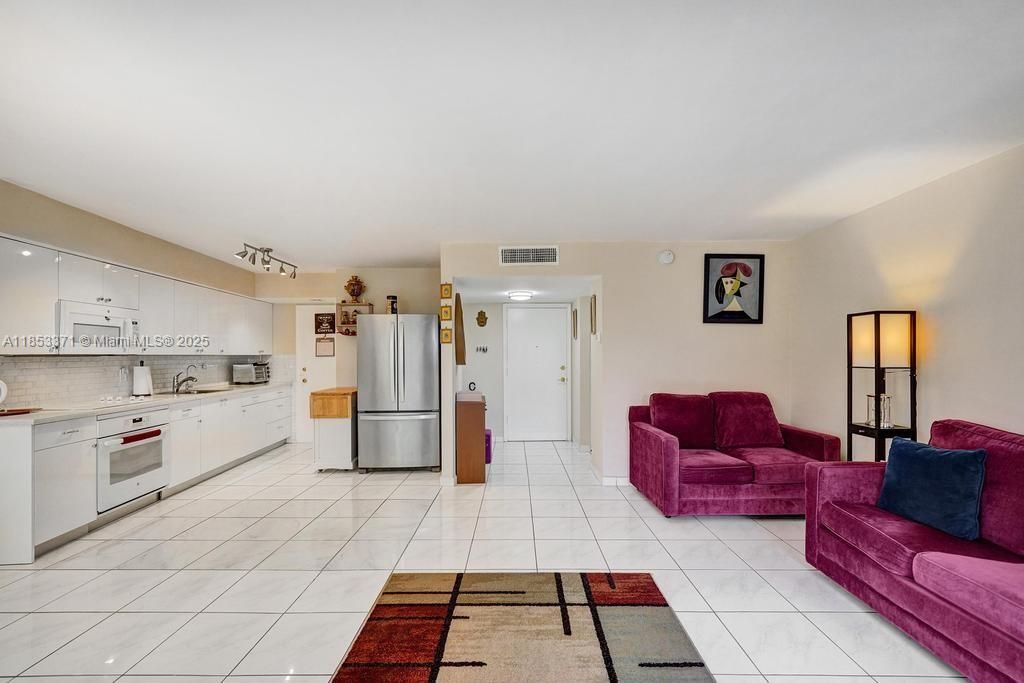 200 Diplomat Pkwy, Unit 423, Hallandale Beach, FL 33009 Photo