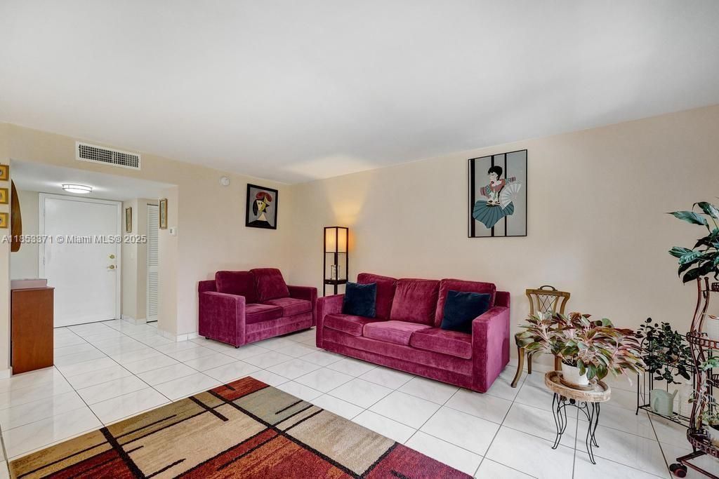 200 Diplomat Pkwy, Unit 423, Hallandale Beach, FL 33009 Photo