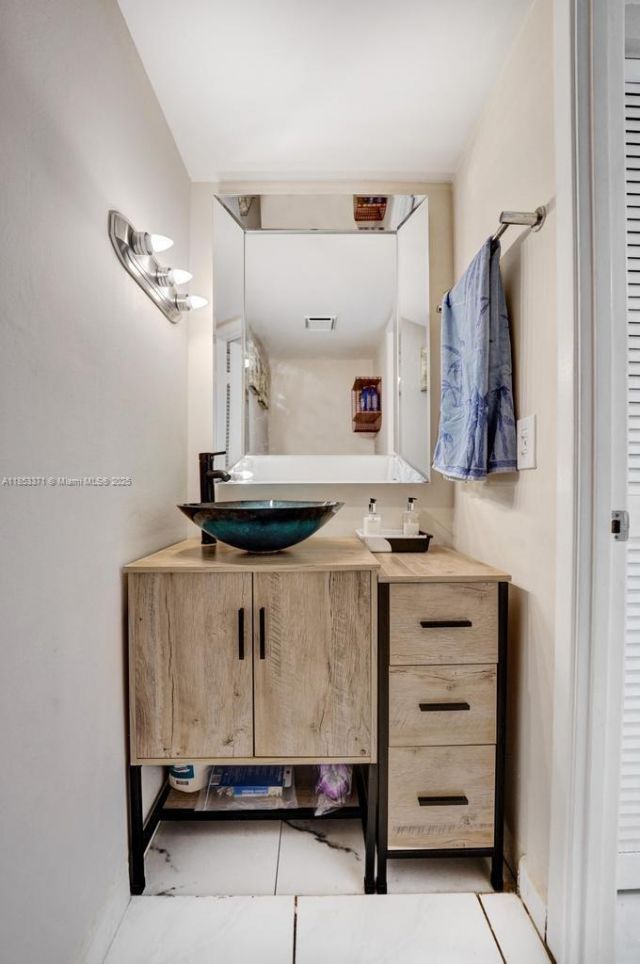 200 Diplomat Pkwy, Unit 423, Hallandale Beach, FL 33009 Photo