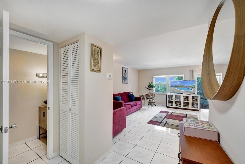 200 Diplomat Pkwy, Unit 423, Hallandale Beach, FL 33009 Photo