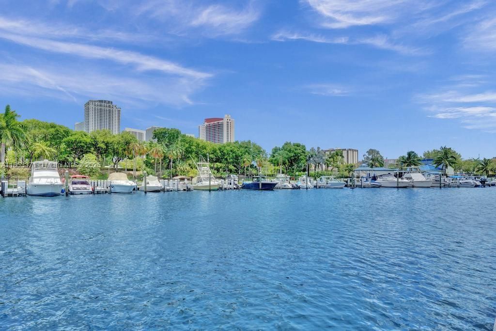 200 Diplomat Pkwy, Unit 423, Hallandale Beach, FL 33009 Photo