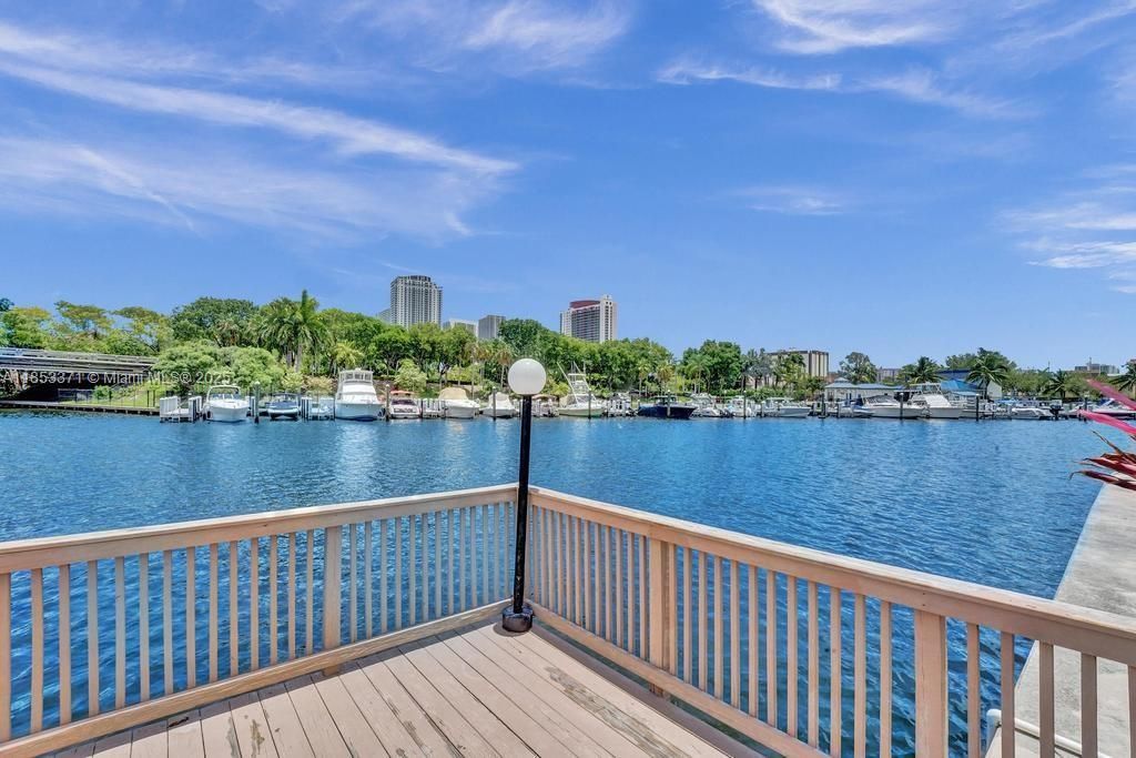 200 Diplomat Pkwy, Unit 423, Hallandale Beach, FL 33009 Photo