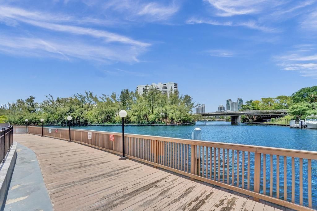 200 Diplomat Pkwy, Unit 423, Hallandale Beach, FL 33009 Photo