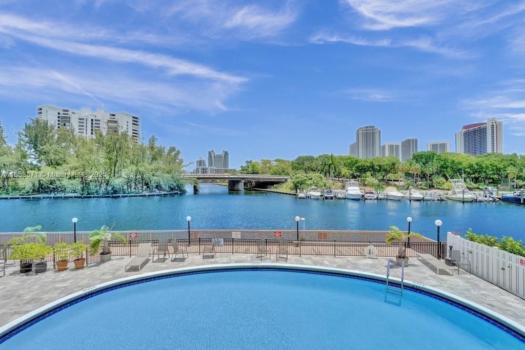 200 Diplomat Pkwy, Unit 423, Hallandale Beach, FL 33009 Photo