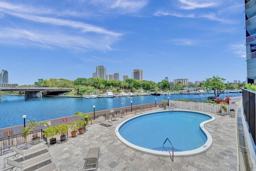 200 Diplomat Pkwy, Unit 423, Hallandale Beach, FL 33009 Photo