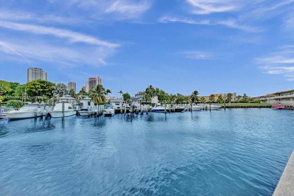 200 Diplomat Pkwy, Unit 423, Hallandale Beach, FL 33009 Photo