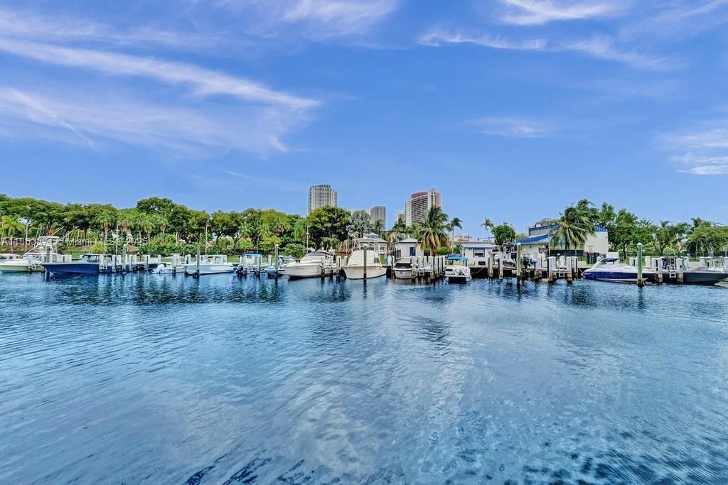 200 Diplomat Pkwy, Unit 423, Hallandale Beach, FL 33009 Photo