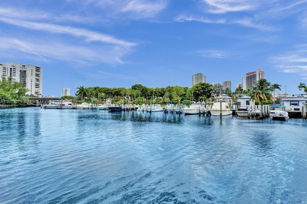 200 Diplomat Pkwy, Unit 423, Hallandale Beach, FL 33009 Photo