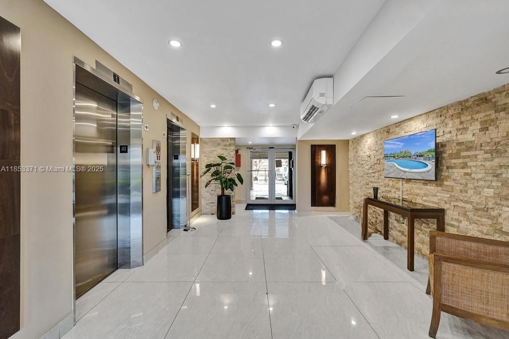 200 Diplomat Pkwy, Unit 423, Hallandale Beach, FL 33009 Photo